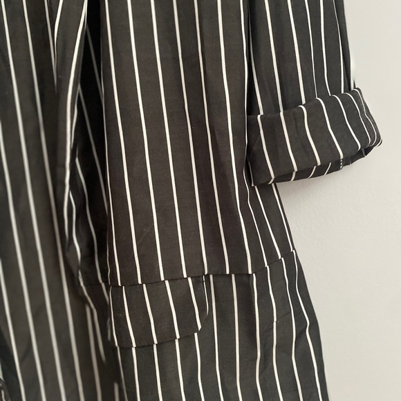 Pinstripe thin oversized blazer - Picture 3 of 6